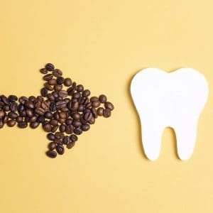 Wpływ kawy na zęby – czy jest szkodliwa?