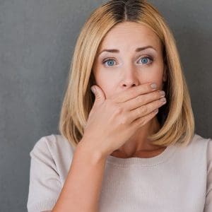 Pieczenie języka – przyczyny i sposoby leczenia. Co może oznaczać piekący ból?