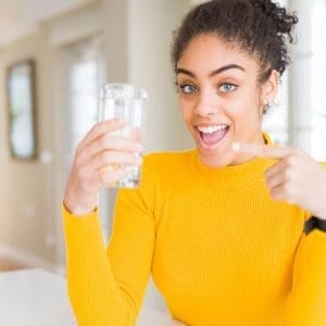 Dlaczego picie wody jest dobre dla zdrowia zębów i jamy ustnej?