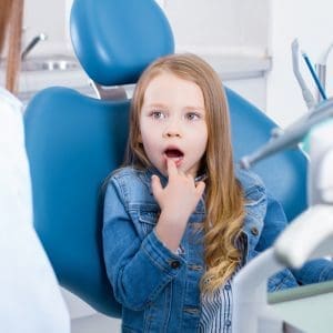 Zapalenie jamy ustnej u dziecka – jak je leczyć i czym się objawia?